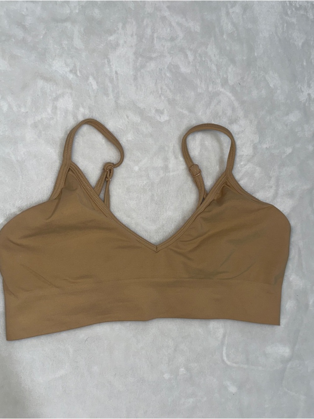 NWOT SKIMS Tan Seamless V-Neck Bralette
